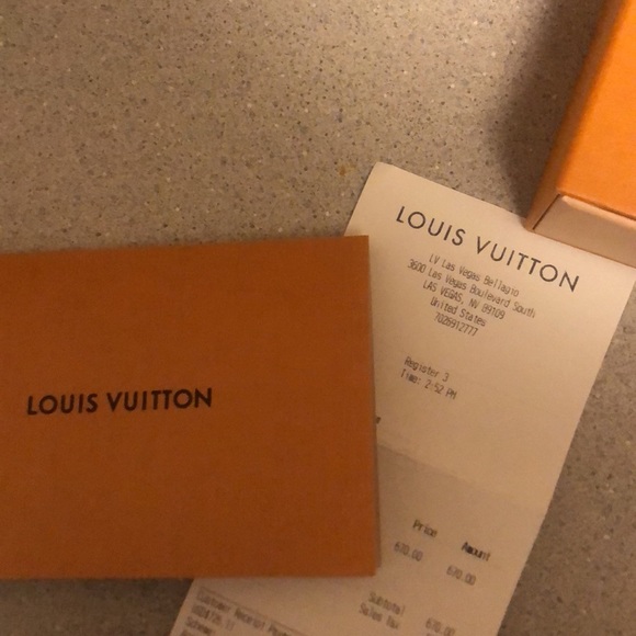 authentic LV reversible belt. Like new and comes with original packaging. - Picture 4 of 5